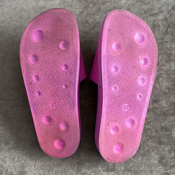 Off White slides. Dust bag, box and authen card included. Color- pink size- 6.5 - Picture 6 of 8